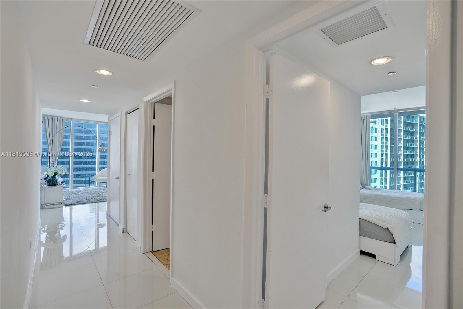 485 Brickell Avenue, Unit 3608 Miami, FL 33131 - Photo 30 of 43 a view of entryway with livingroom