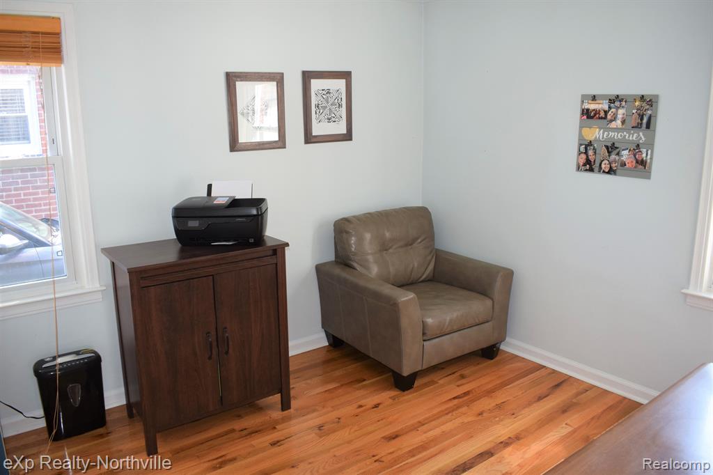1047 Columbia Road Berkley, MI 48072 - Photo 16 of 38