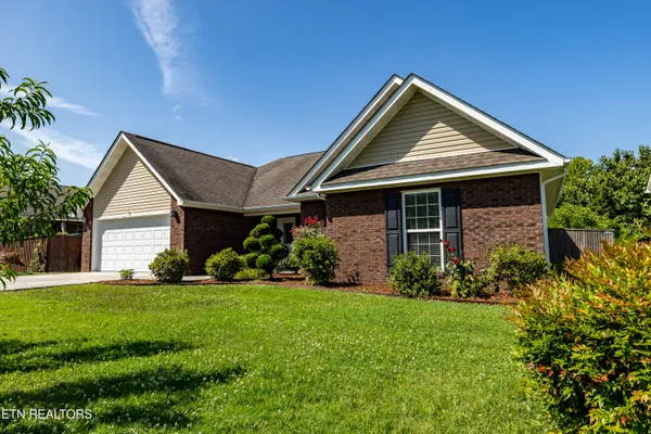 $440,000 | 1131 Cherbourg Drive, Maryville, TN 37801