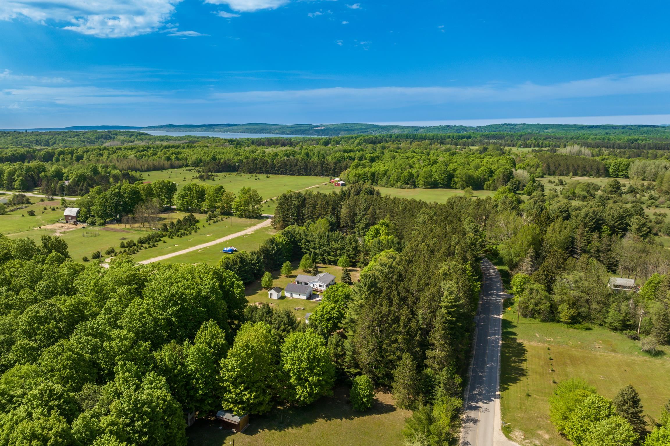 1836 Hanmer Road Benzonia, MI 49616 - Photo 31 of 37