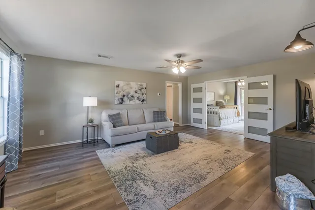 $719,200 | 123 Palisade Circle, Huntsville, TX 77320