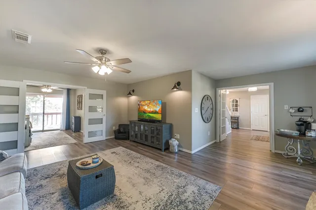 $719,200 | 123 Palisade Circle, Huntsville, TX 77320