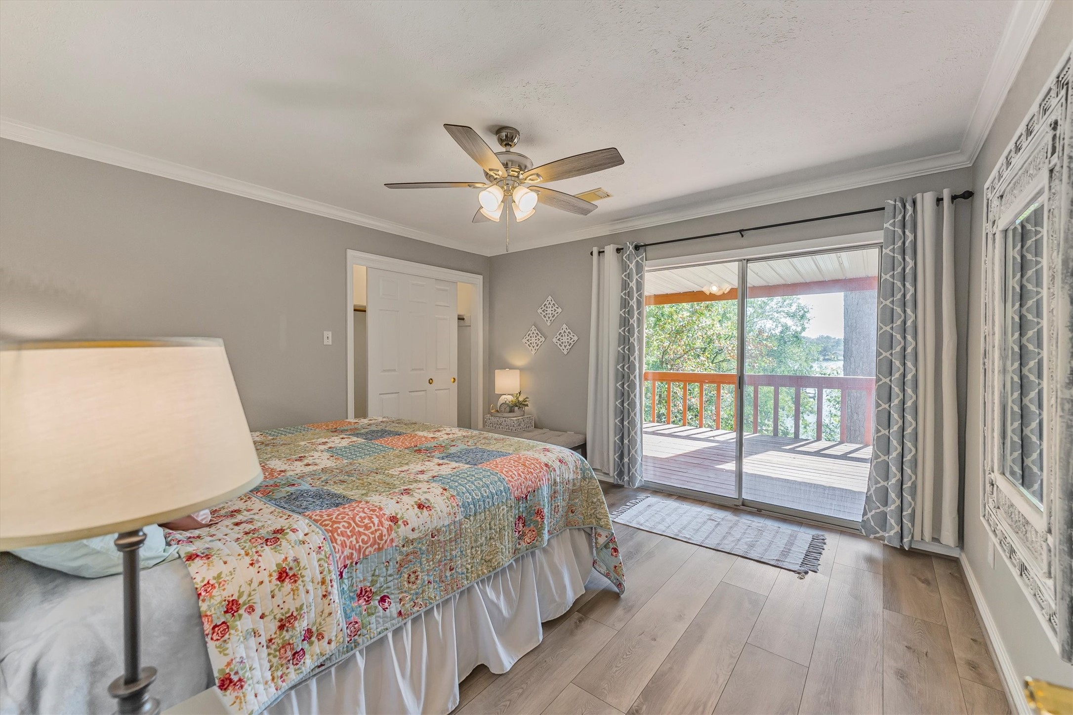 123 Palisade Circle Huntsville, TX 77320 - Photo 28 of 50 a bedroom with a large bed and a large window with outer view