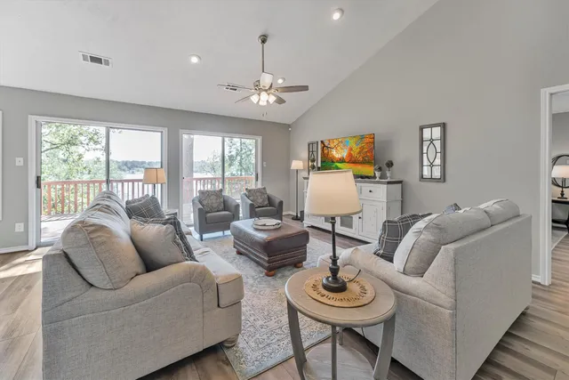 $719,200 | 123 Palisade Circle, Huntsville, TX 77320