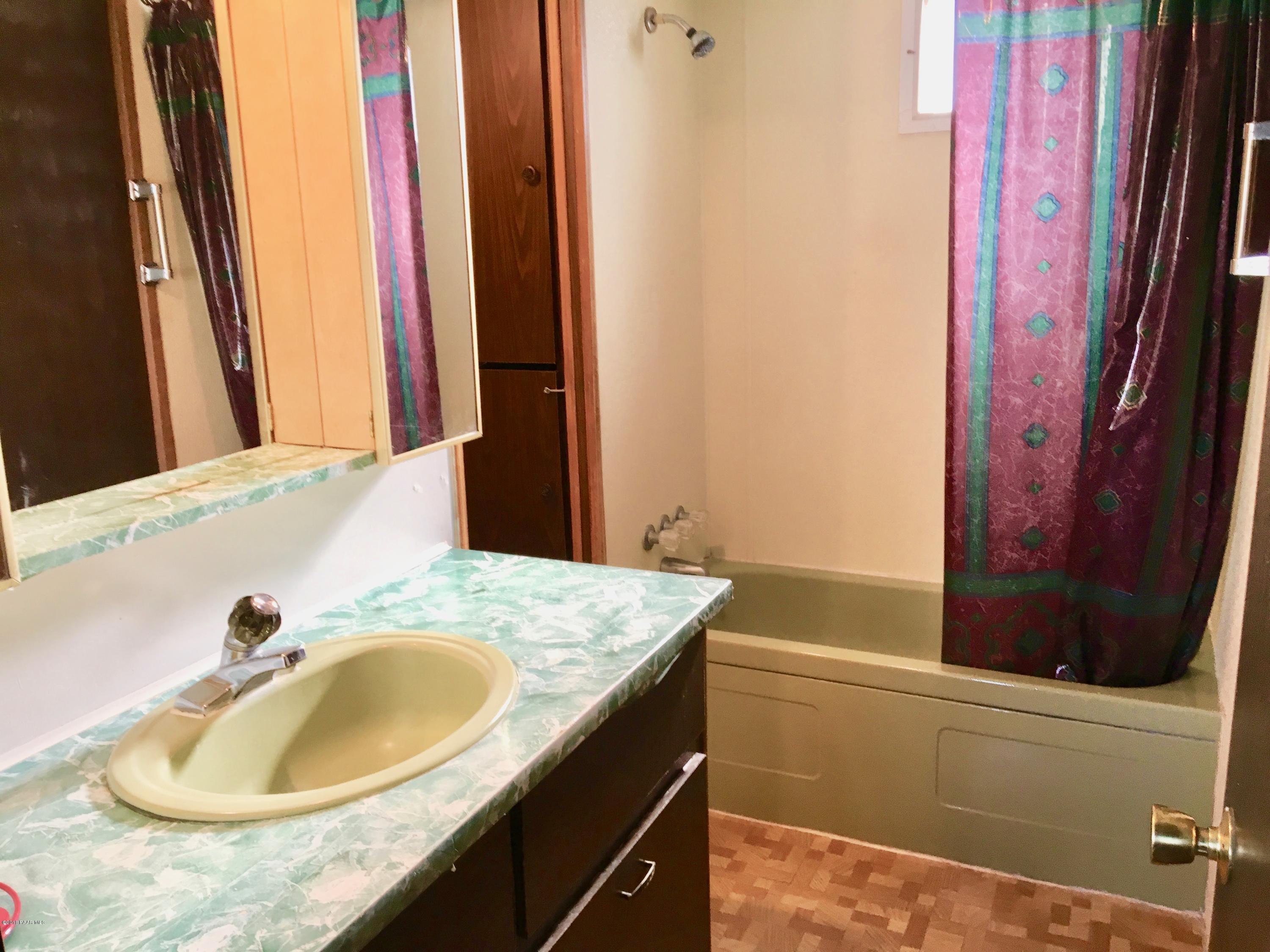7375 North Race Track Road Prescott, AZ 86305 - Photo 29 of 45 bath room