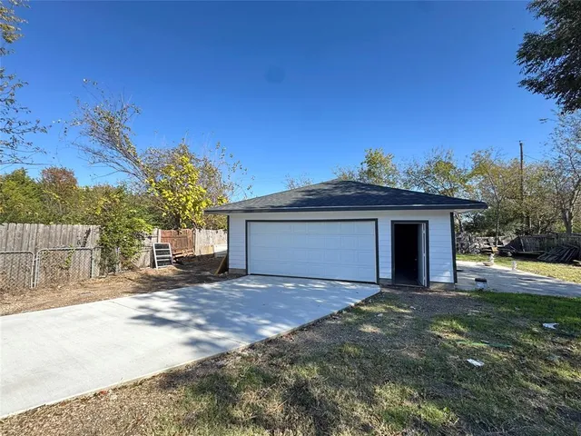 $2,500 | 3824 Patman Street, Lancaster, TX 75134