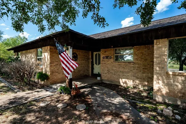 $229,900 | 206 Spoon Drive, Stamford, TX 79553