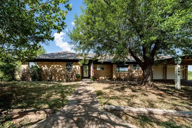 $229,900 | 206 Spoon Drive, Stamford, TX 79553