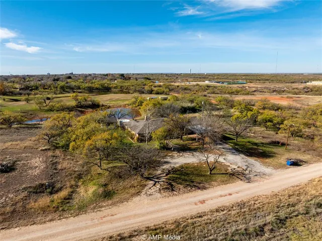 $229,900 | 206 Spoon Drive, Stamford, TX 79553