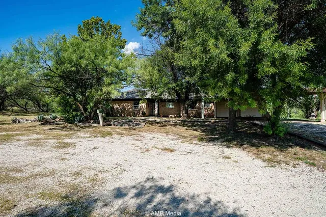 $229,900 | 206 Spoon Drive, Stamford, TX 79553