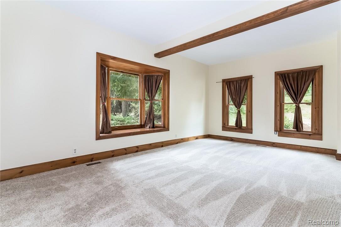 1160 Silver Bell Road Rochester, MI 48306 - Photo 11 of 36 014-photo--6024182.jpg