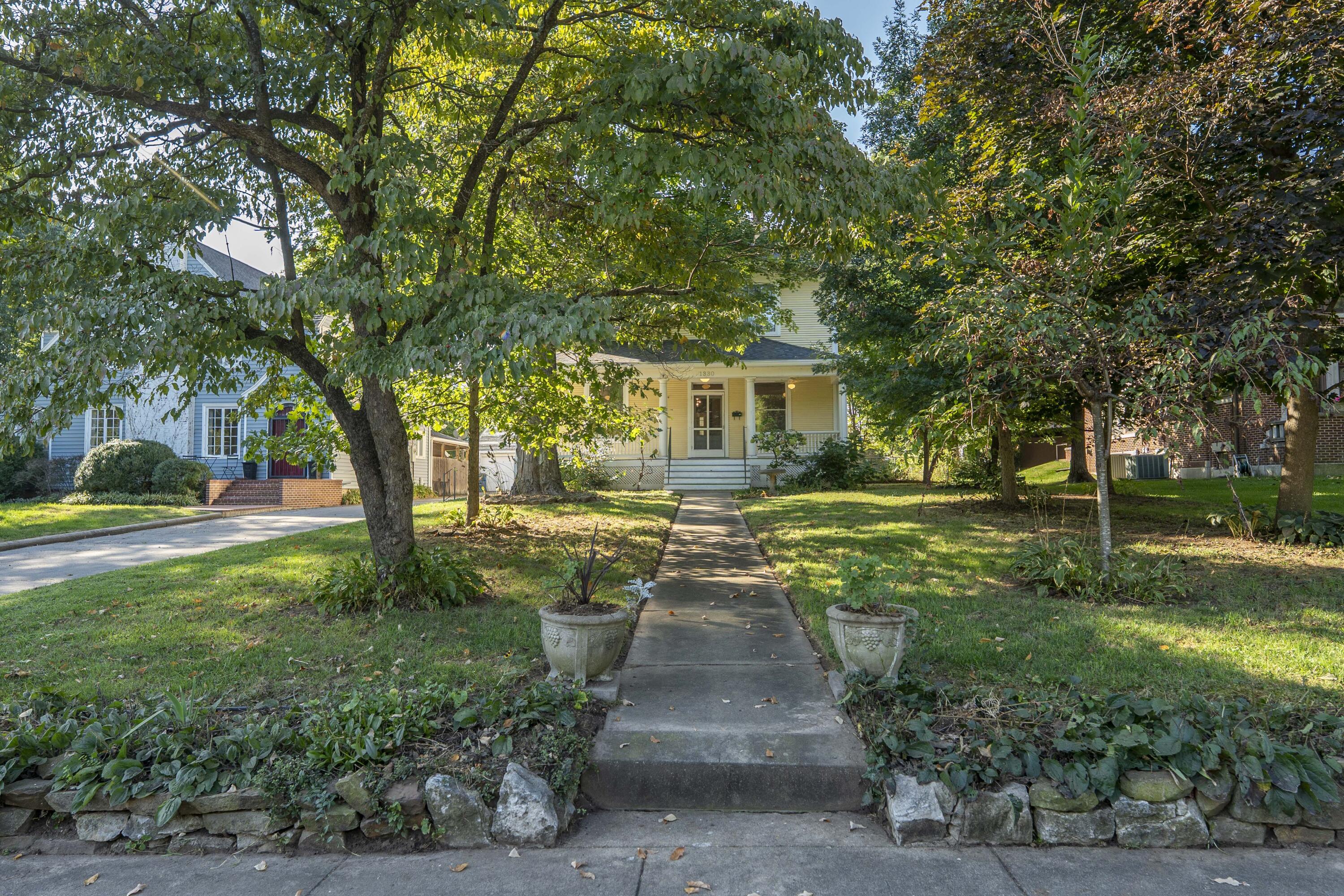 1330 East Walnut Street Springfield, MO 65802 - Photo 1 of 1 Walnut2