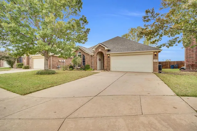 $347,500 | 10620 Donnis Drive, Fort Worth, TX 76244
