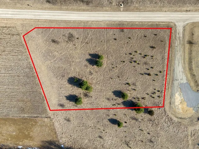 $11,500 | L1076-hunt Club L1076-hunt Club, La Valle, WI 53941