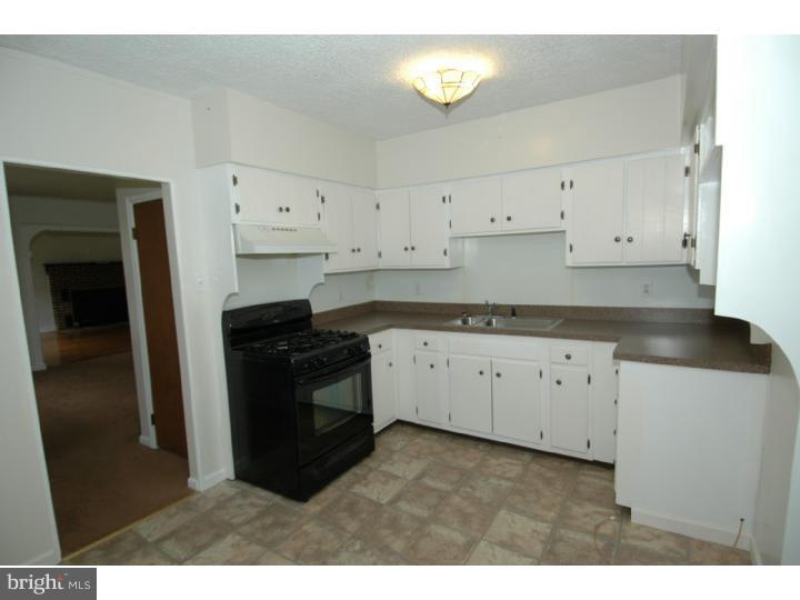 255 Burrs Road Burlington, NJ 08016 - Photo 2 of 14 Kitchen