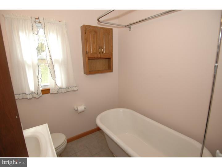 255 Burrs Road Burlington, NJ 08016 - Photo 12 of 14 Bathroom