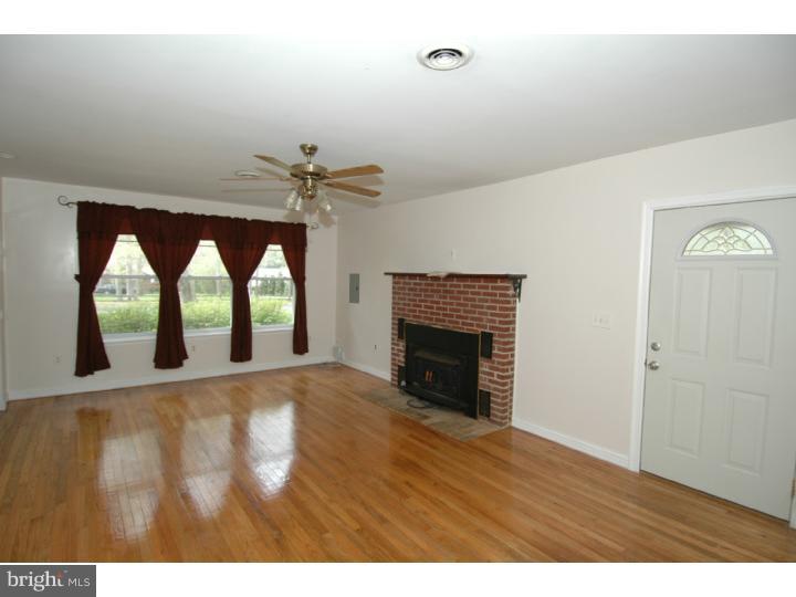 255 Burrs Road Burlington, NJ 08016 - Photo 7 of 14 Family Room