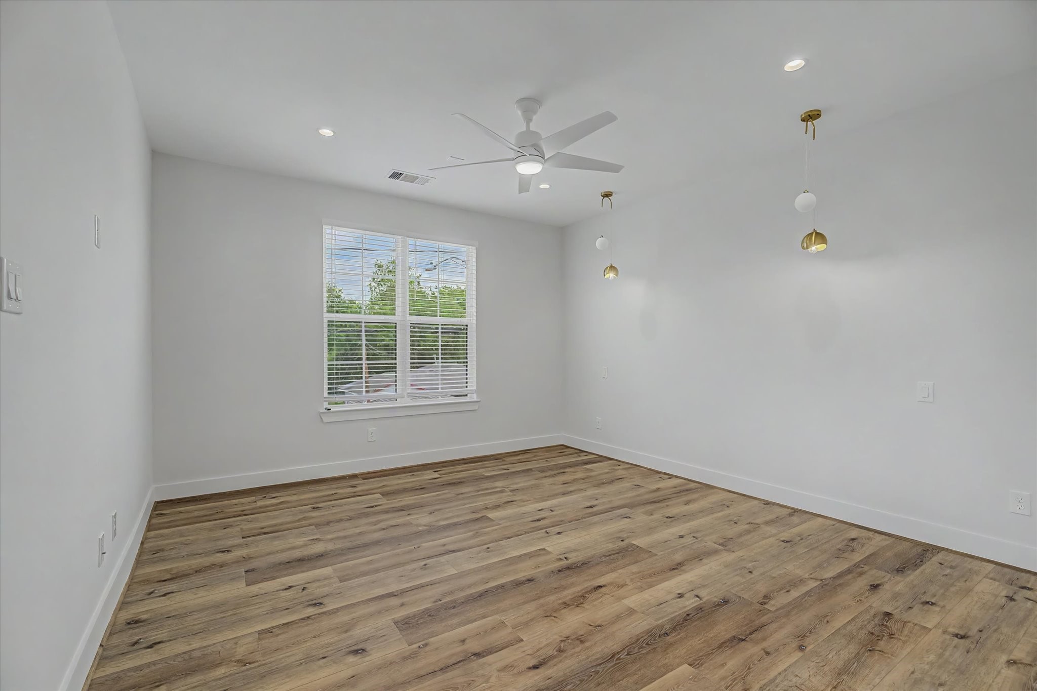3806 Dreyfus Street Houston, TX 77021 - Photo 22 of 48 Primary bedroom featuring individually controlled bedside lighting.