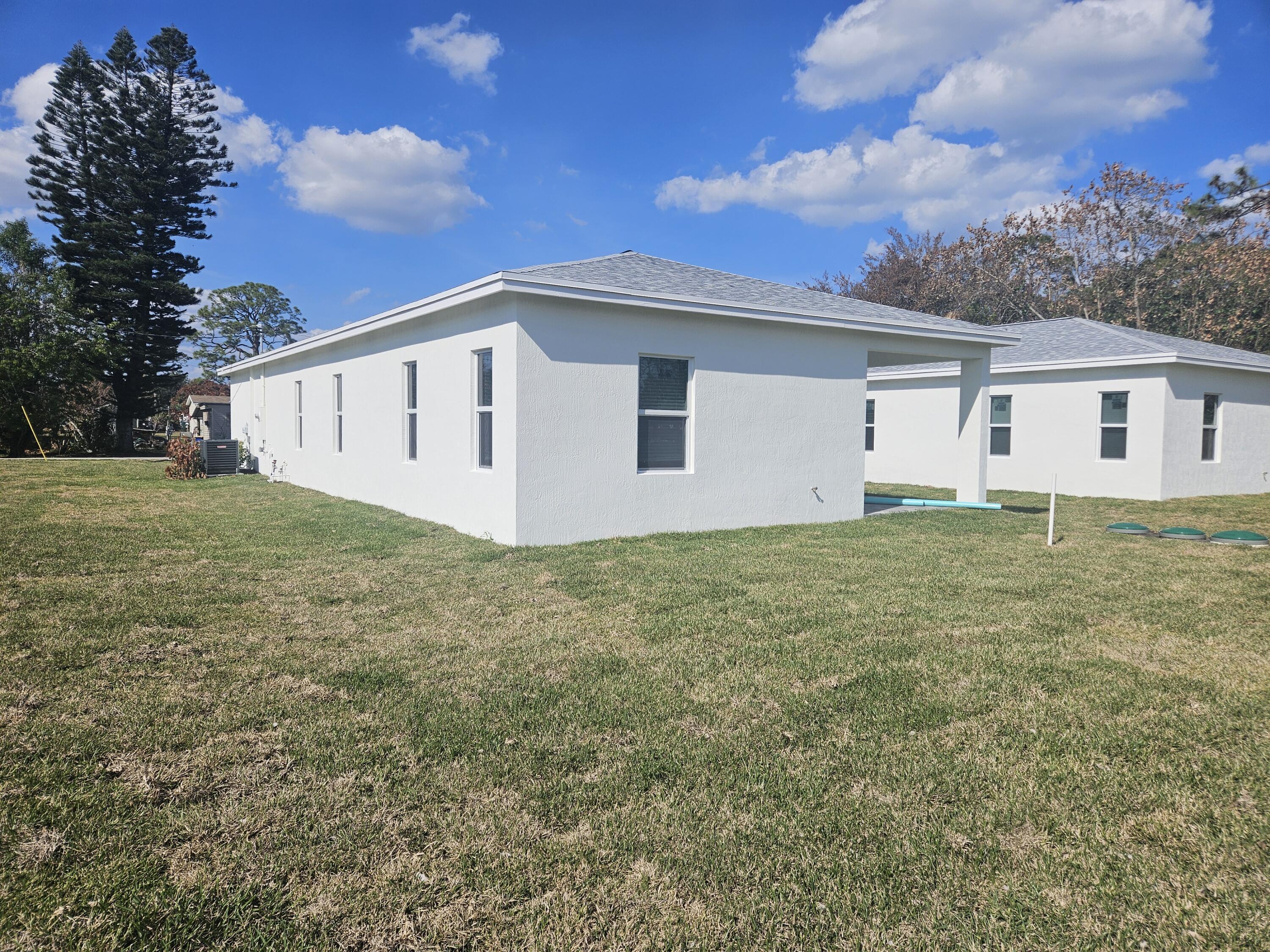 3868 Southeast Grant Street Stuart, FL 34997 - Photo 6 of 40 20260219_144424