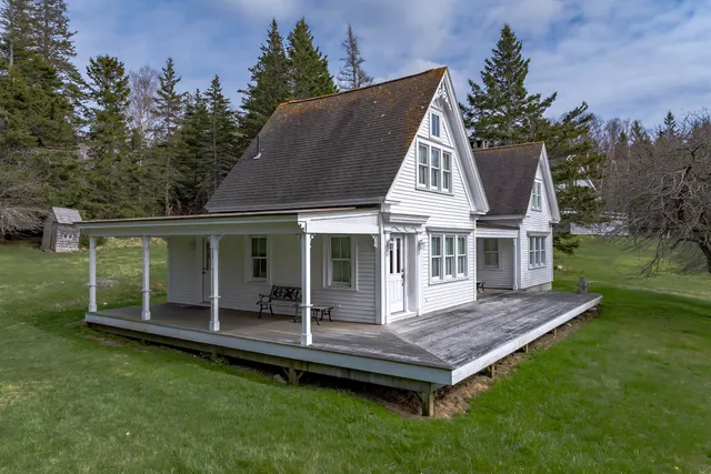 $675,000 | 55 Ferry Road, Swans Island, ME 04685
