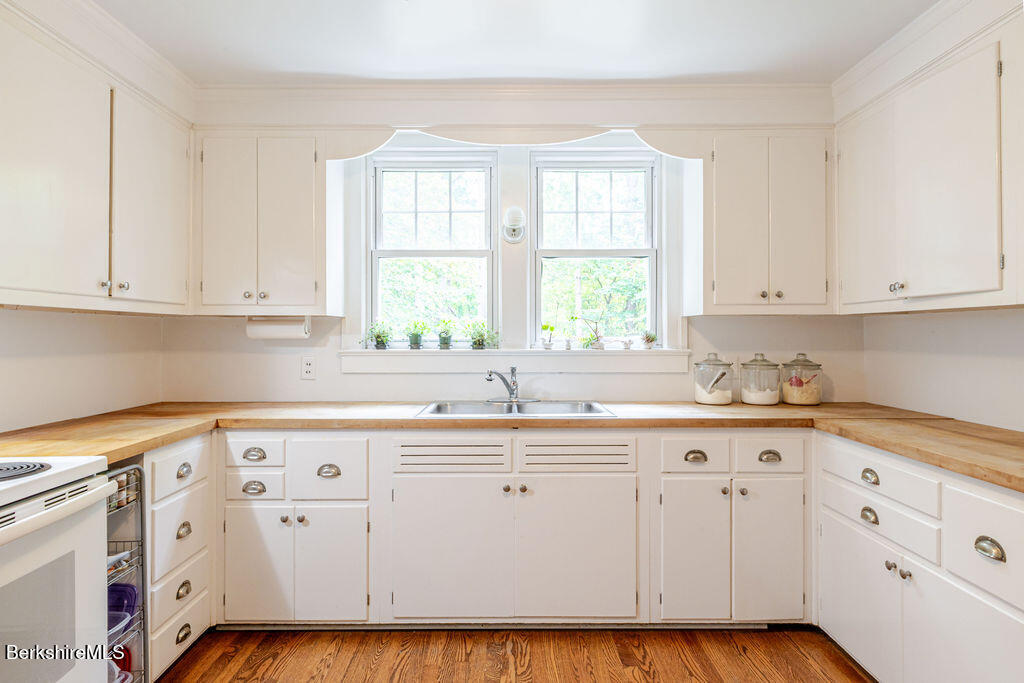 6 Blue Hill Road Great Barrington, MA 01230 - Photo 10 of 43 Kitchen