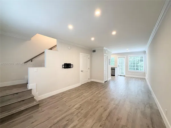 $3,950 | 21 Madeira Avenue, Unit 17, Coral Gables, FL 33134