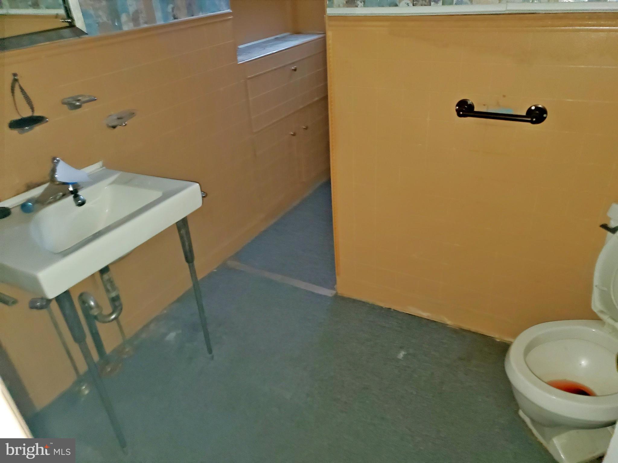 5100 Gainor Road Philadelphia, PA 19131 - Photo 6 of 12 1st floor full bath