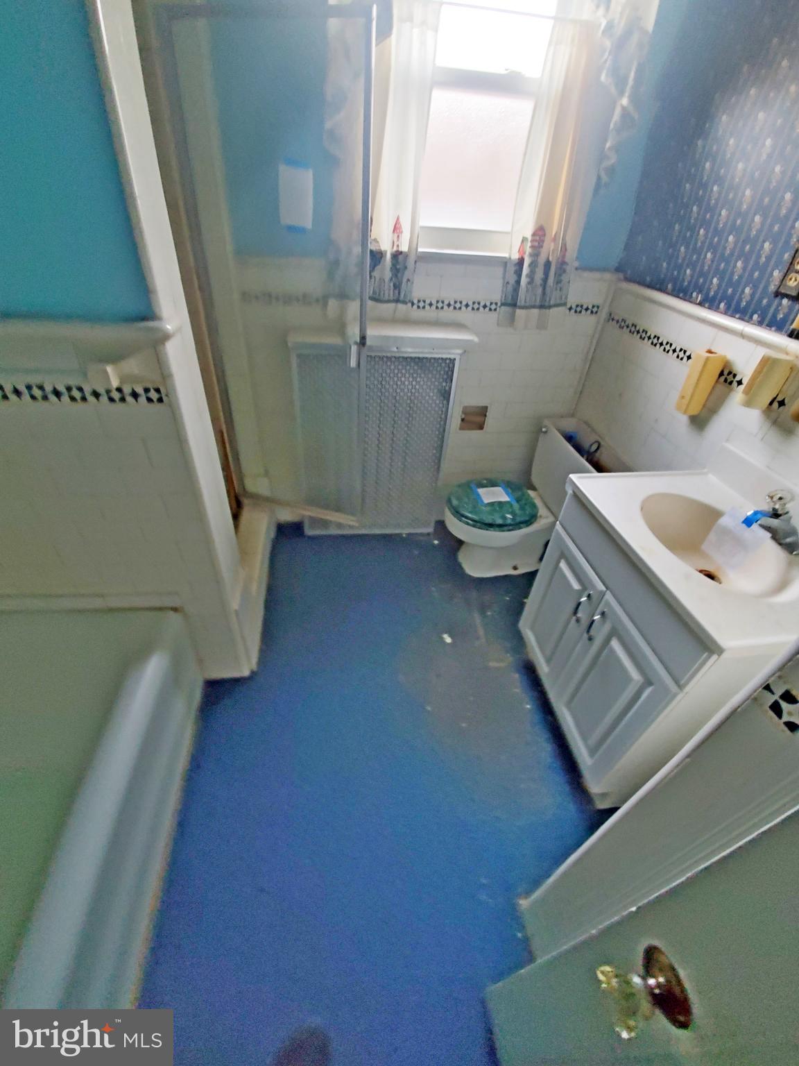 5100 Gainor Road Philadelphia, PA 19131 - Photo 10 of 12 2nd floor full bath