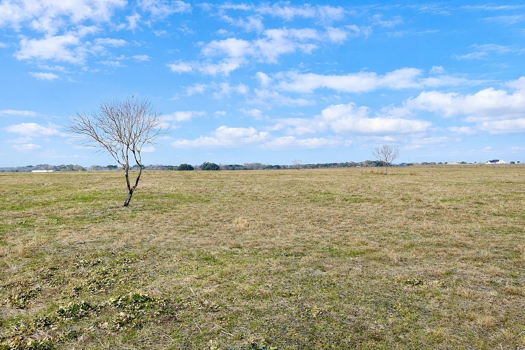 532 Rd Weimar Tx 78962 Road Weimar, TX 78962 - Photo 4 of 9 a view of an ocean