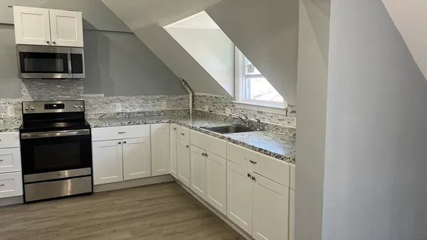 $1,850 | 12.5 Benefit Street, Unit 2, Worcester, MA 01610