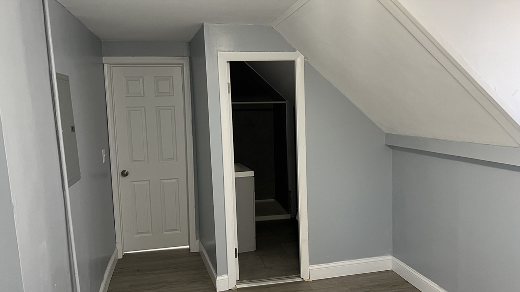 12.5 Benefit Street, Unit 2 Worcester, MA 01610 - Photo 6 of 10 a view of an entryway