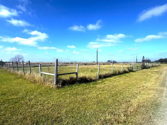 $29,900 | 303 Pinafore Court, Palacios, TX 77465