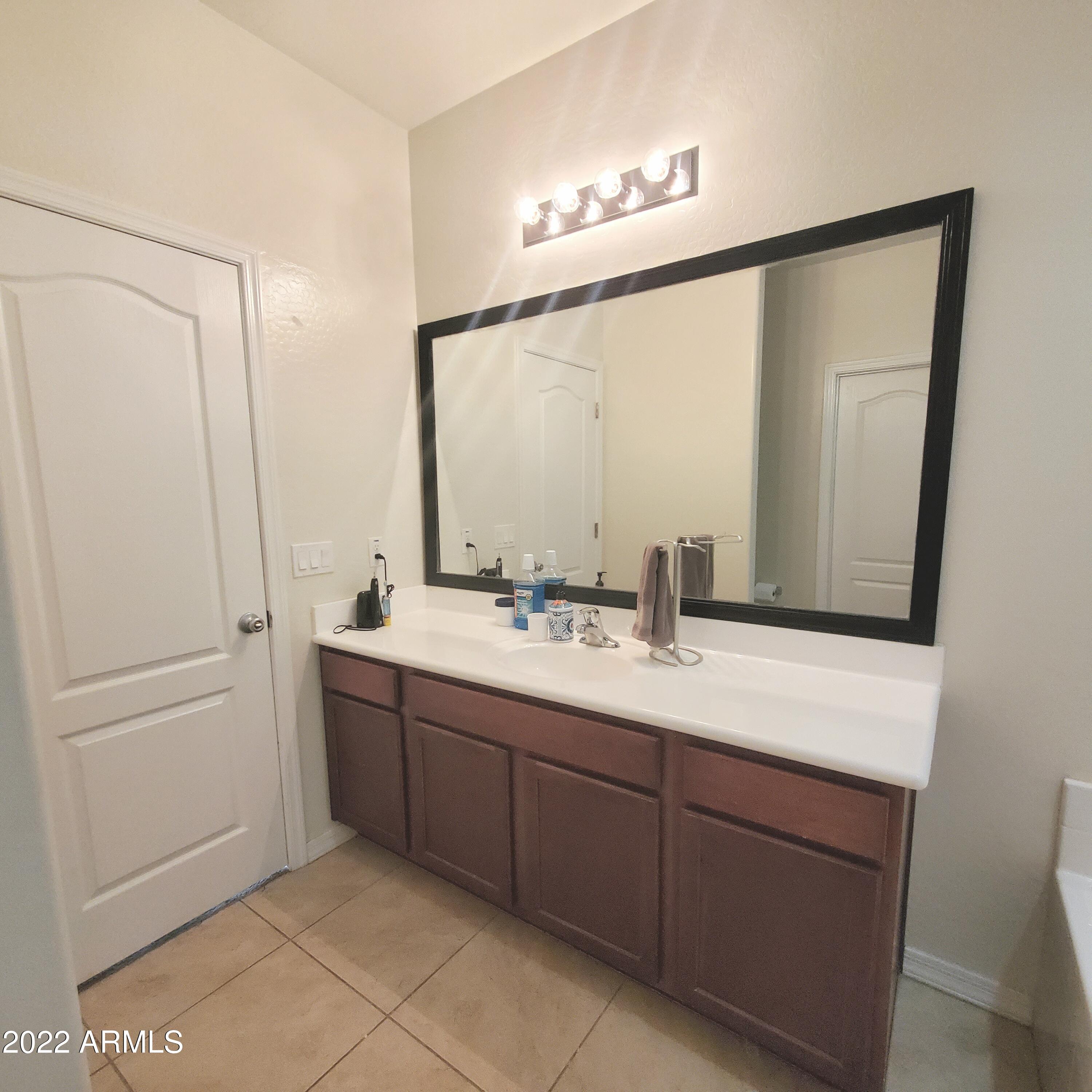 40209 Walker Way Maricopa, AZ 85138 - Photo 14 of 26 Master Bath
