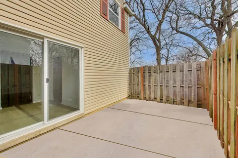 $325,000 | 1834 Jamestown Circle, Hoffman Estates, IL 60169