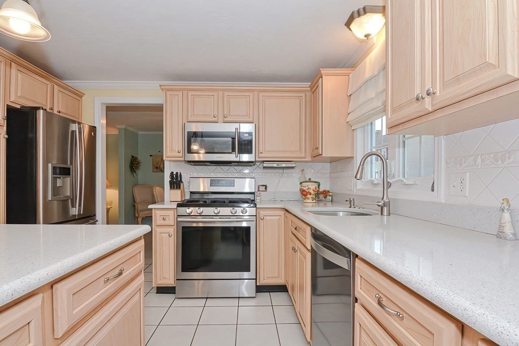 76 Pattys Road Mansfield, MA 02048 - Photo 8 of 41 Gallery Image 8