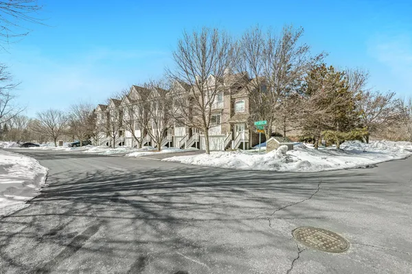$2,500 | 10514 8th Avenue North, Minneapolis, MN 55441