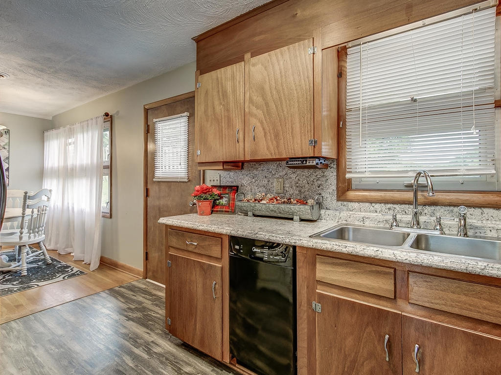205 Lynfield Road Bristol, TN 37620 - Photo 12 of 31 Photo 13