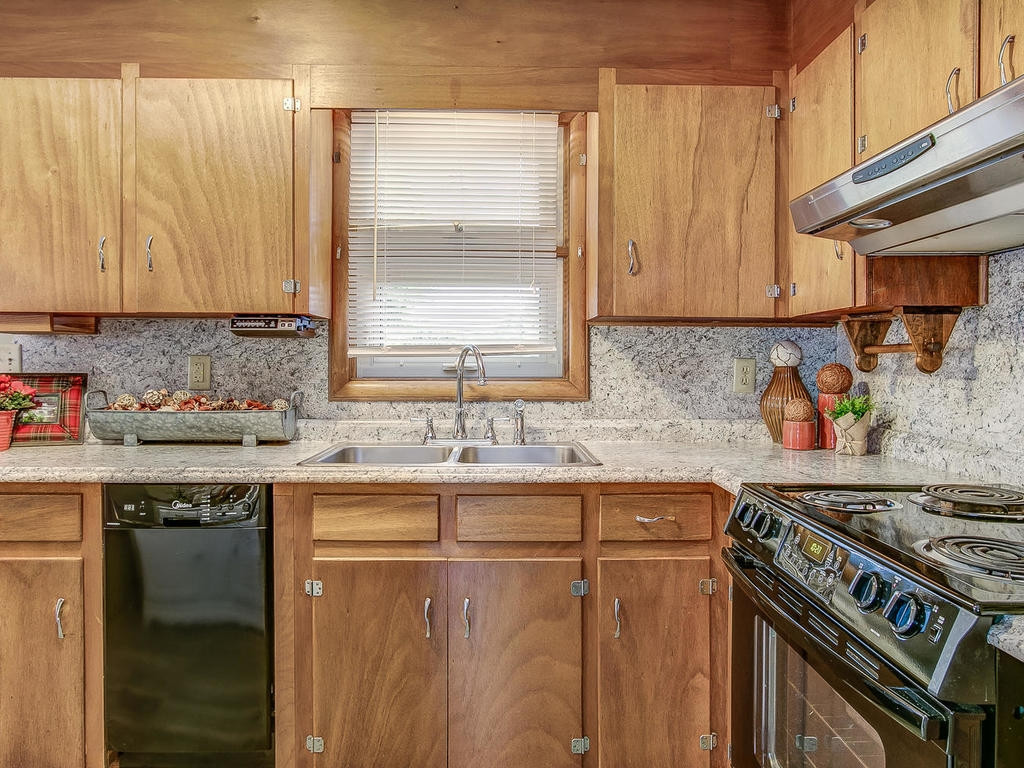 205 Lynfield Road Bristol, TN 37620 - Photo 13 of 31 Photo 14