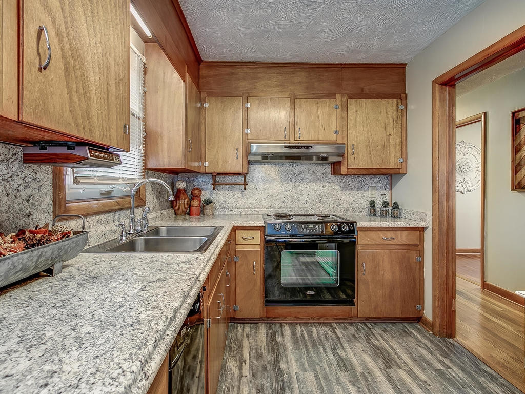 205 Lynfield Road Bristol, TN 37620 - Photo 15 of 31 Photo 16