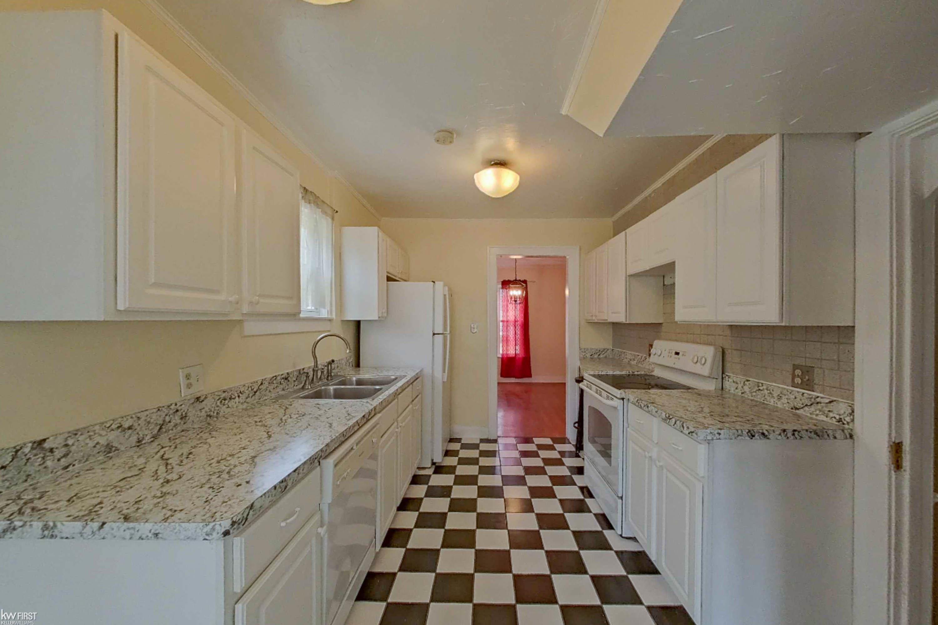 48 East Iroquois Road Pontiac, MI 48341 - Photo 12 of 52