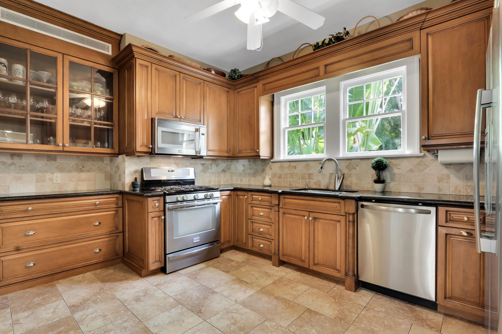 229 9th Street West Palm Beach, FL 33401 - Photo 13 of 67 Kitchen