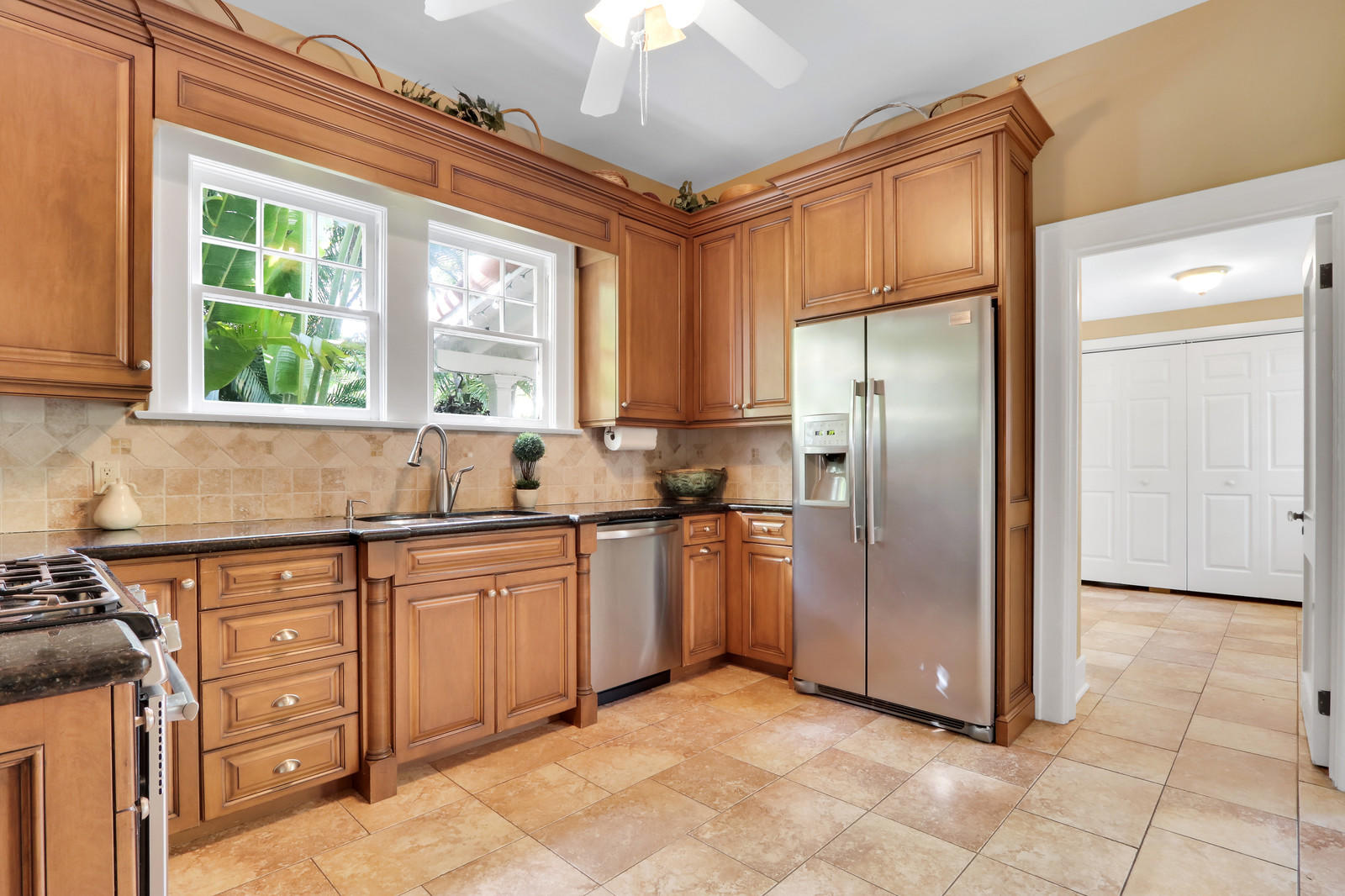 229 9th Street West Palm Beach, FL 33401 - Photo 14 of 67 Kitchen