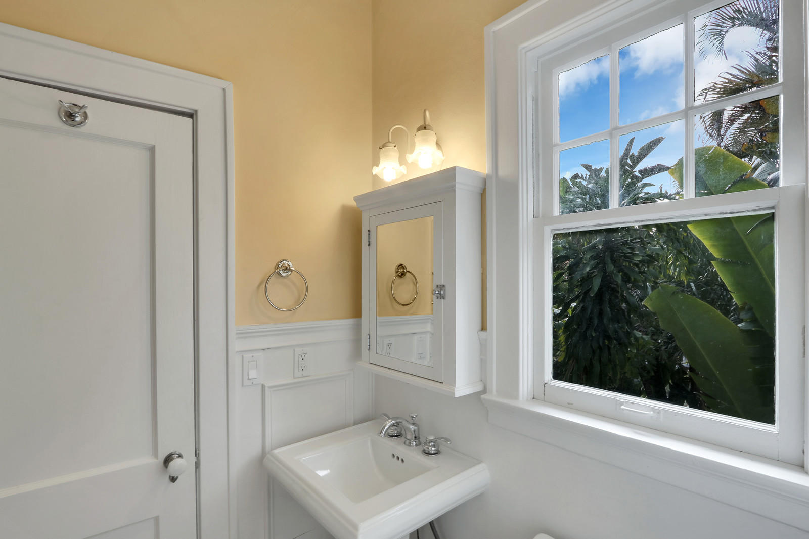 229 9th Street West Palm Beach, FL 33401 - Photo 28 of 67 Bath