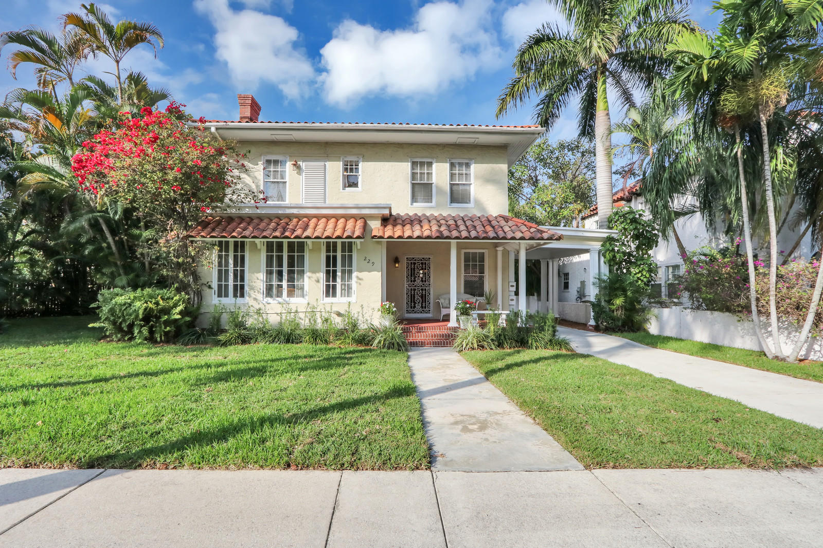 229 9th Street West Palm Beach, FL 33401 - Photo 3 of 67 Front