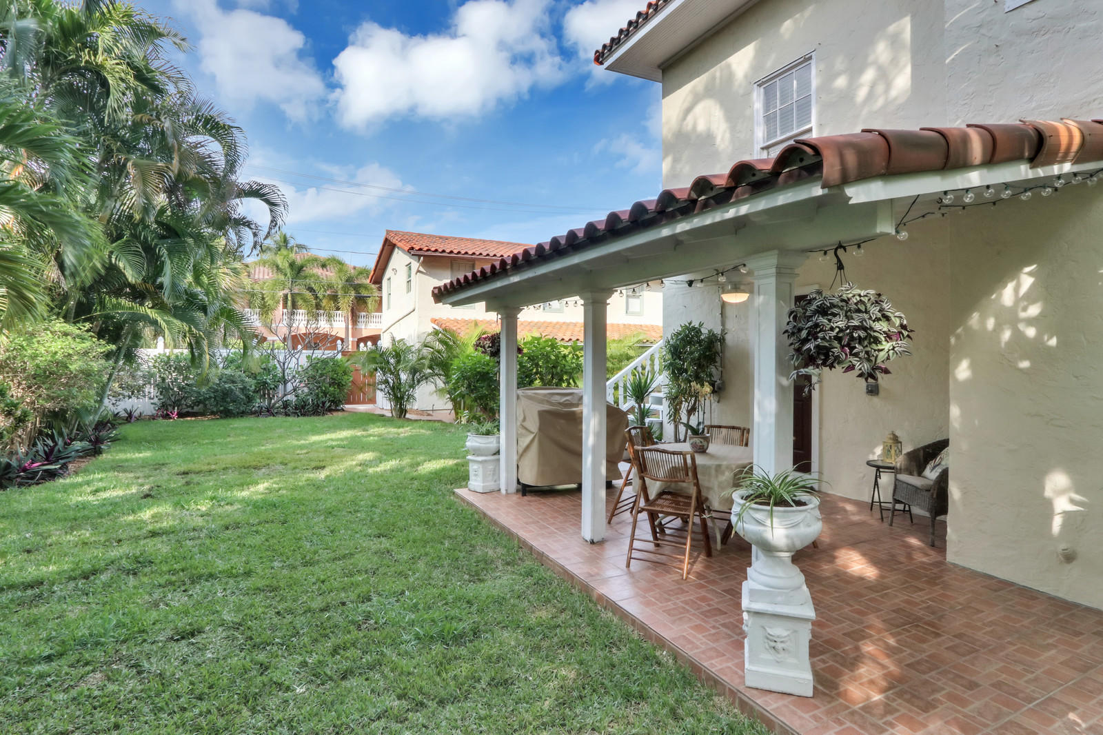 229 9th Street West Palm Beach, FL 33401 - Photo 33 of 67 Side yard