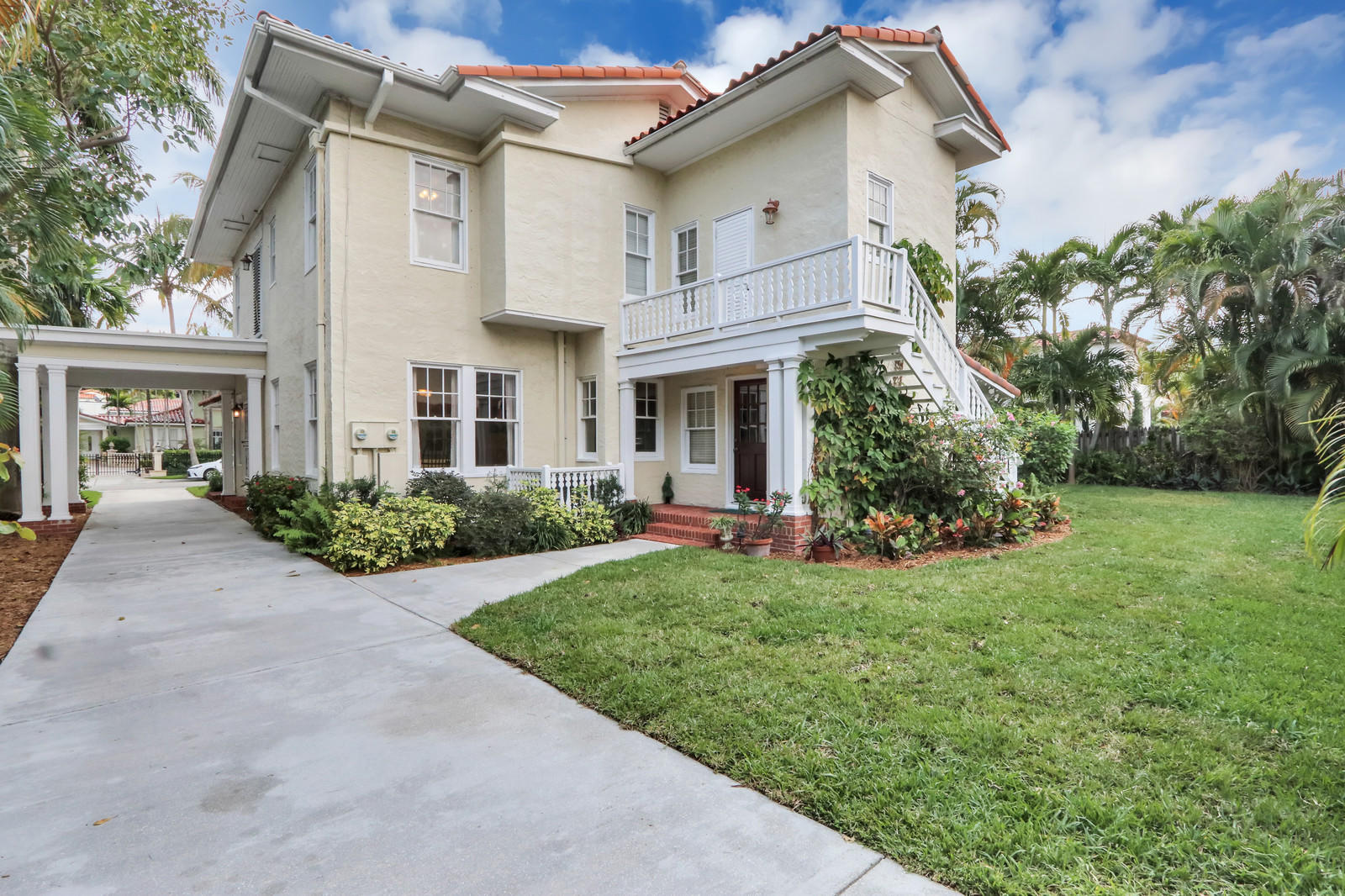 229 9th Street West Palm Beach, FL 33401 - Photo 36 of 67 Back yard and drive
