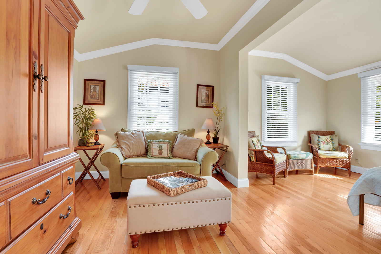 229 9th Street West Palm Beach, FL 33401 - Photo 44 of 67 Cottage living room