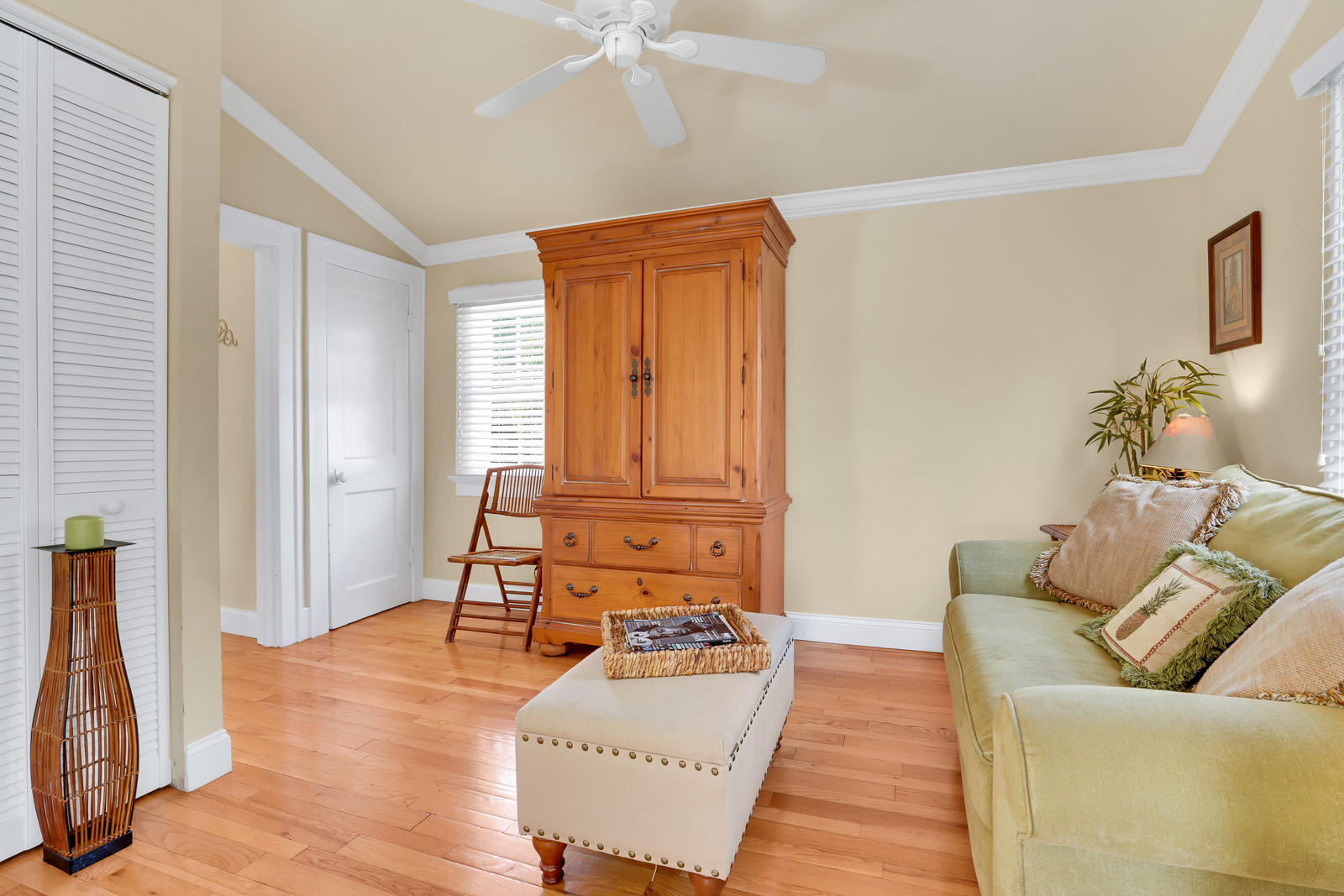 229 9th Street West Palm Beach, FL 33401 - Photo 45 of 67 Cottage living room