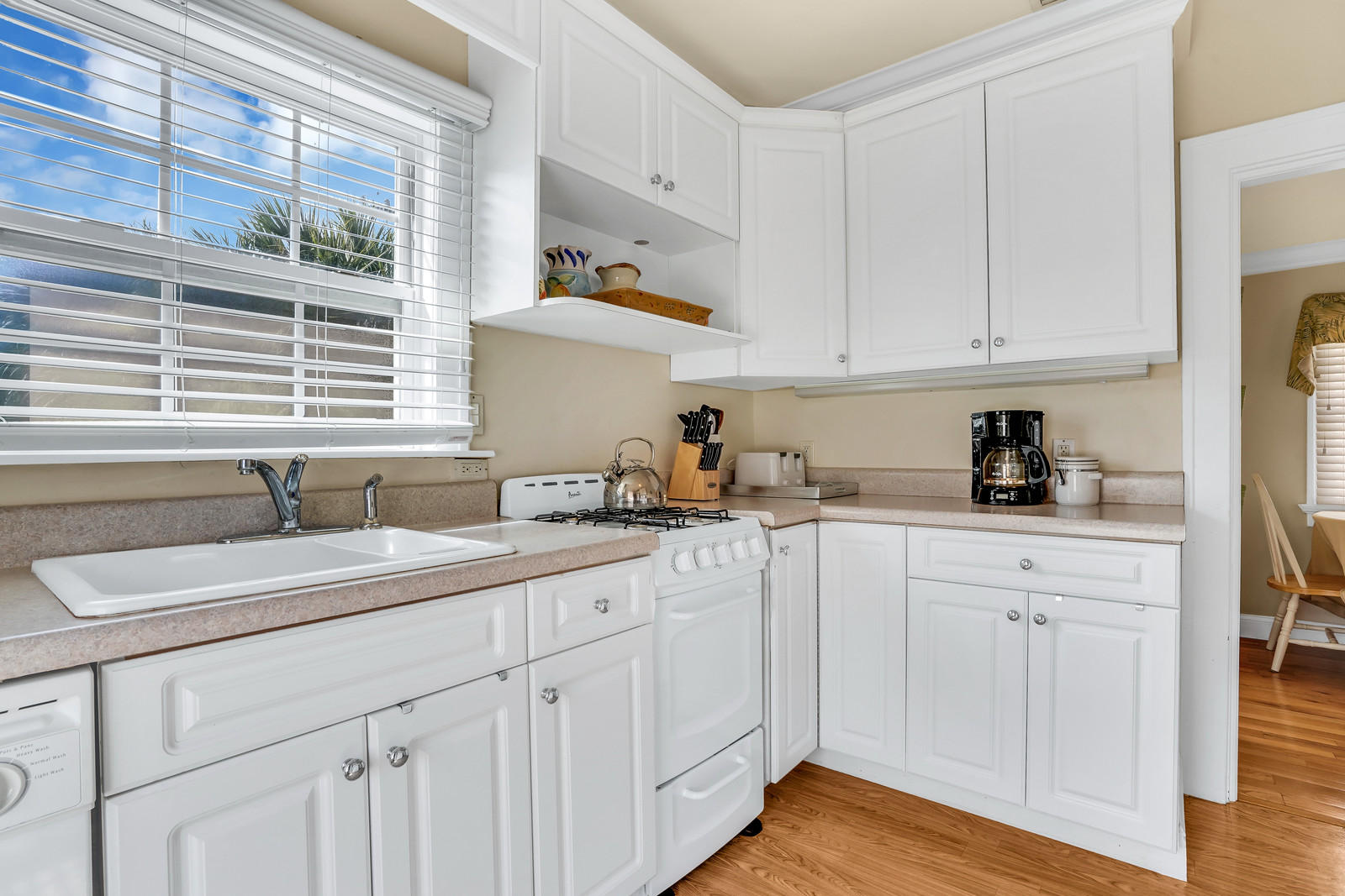 229 9th Street West Palm Beach, FL 33401 - Photo 47 of 67 Cottage kitchen