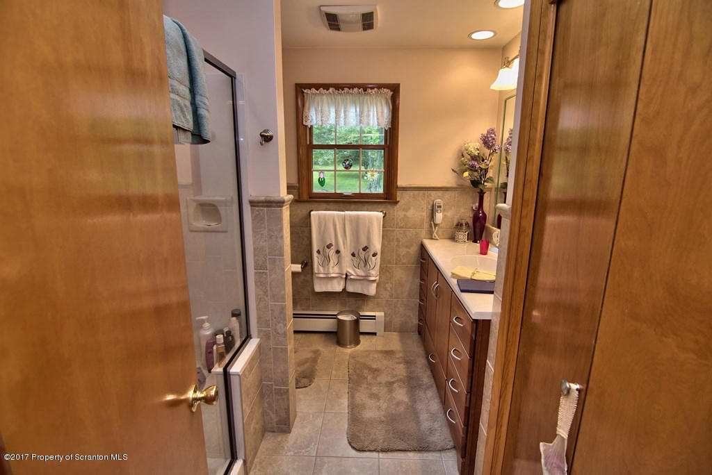 105 O'Hara Road Moscow, PA 18444 - Photo 14 of 33 Gallery Image 14